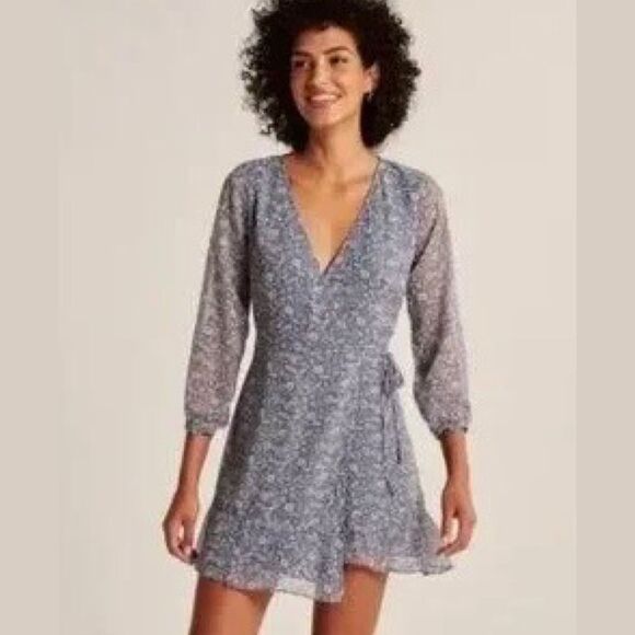 Abercrombie & Fitch Chiffon Floral Wrap Dress in Blue/White - Picture 1 of 7